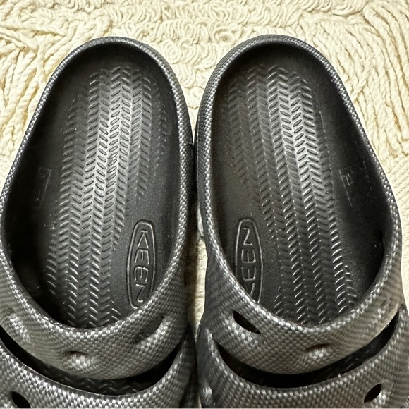 KEEN men's magnetic black Yogui slip on clog shoes 14 - Picture 5 of 12